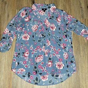 IZ BYER Large gray floral button-up blouse! Adjustable 3/4 sleeves! Curved hem!